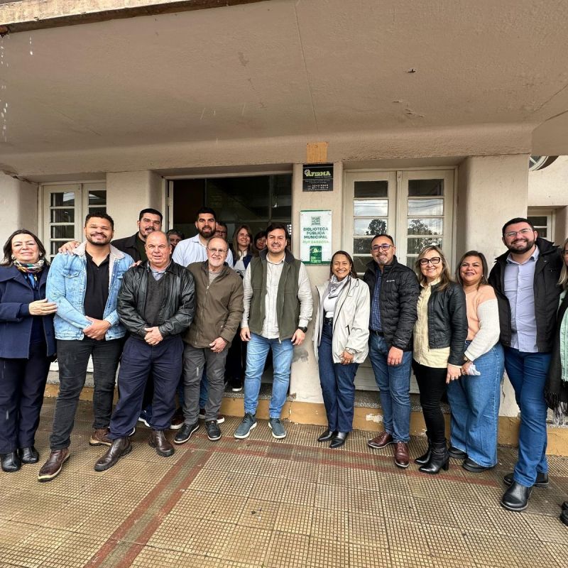 Foto de capa da notícia: REINAUGURADA  A BIBLIOTECA MUNICIPAL "RUY BARBOSA"