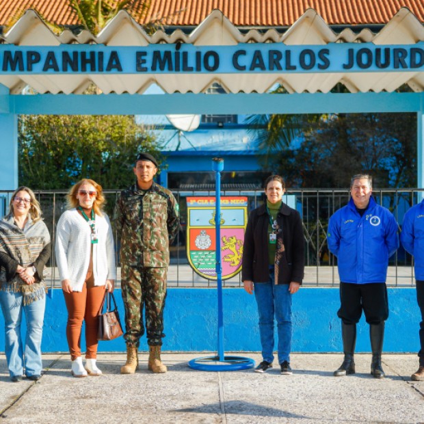 Foto de capa da notícia: Dom Pedrito recebe a centelha do Fogo Simbólico da Pátria