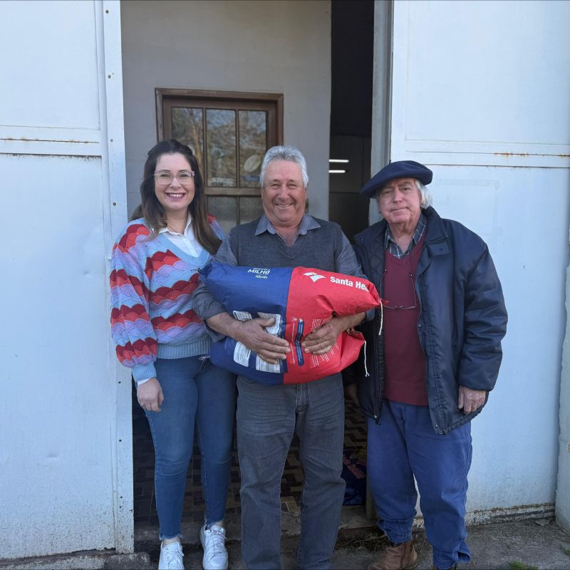 Foto de capa da notícia: Dom Pedrito inicia entrega de sementes do Programa Milho 100%