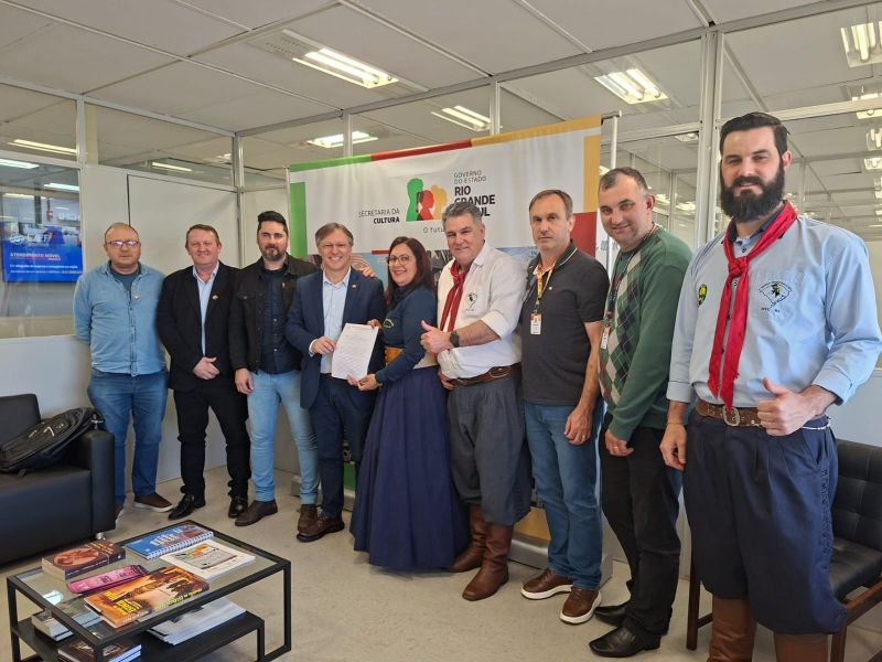 Foto de capa da notícia: Comitiva de Ciríaco visita a Capital