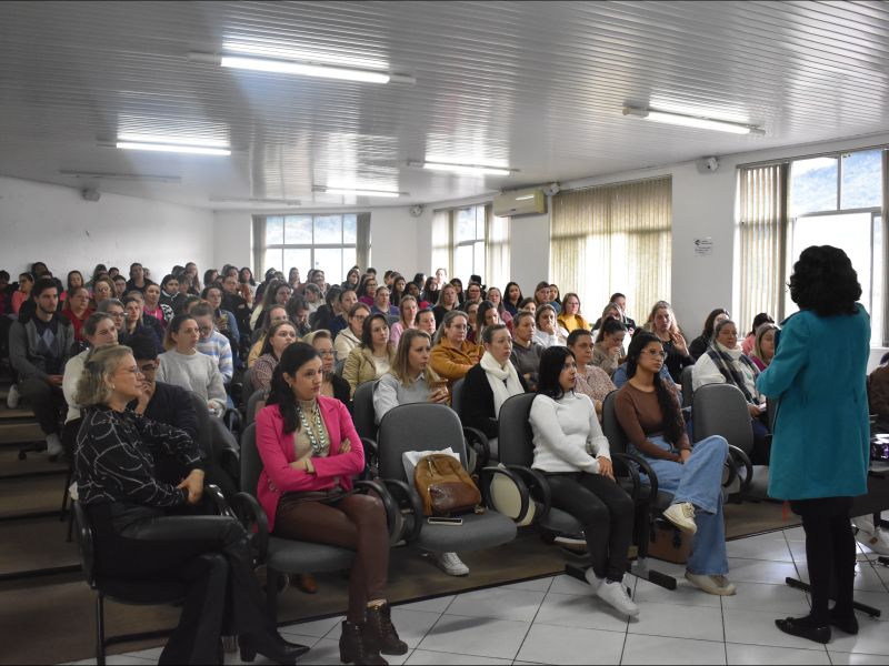 Foto de capa da notícia: SEMANA PEDAGÓGICA 2025 VALORIZA O EDUCADOR E PROMOVE FORMAÇÃO EM NOVA ARAÇÁ