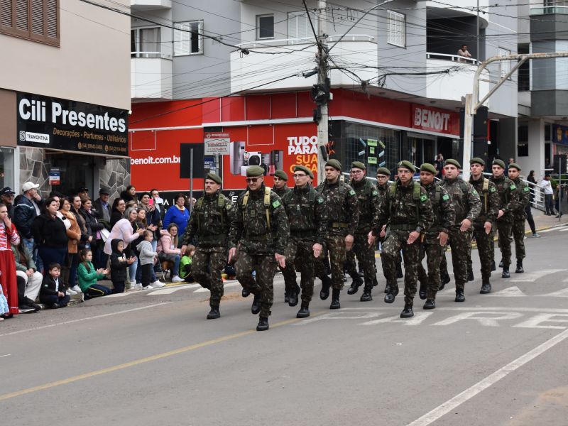 Foto de capa da notícia: DESFILE CÍVICO DE NOVA ARAÇÁ