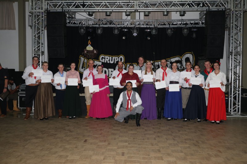 Foto de capa da notícia Curso de Danças Gaúchas de Salão encerra com formatura e fandango
