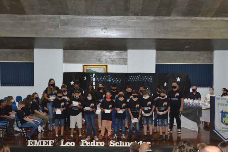 Foto de capa da notícia Turmas do 5º Ano da EMEF Leo Pedro Schneider concluem ano com formatura