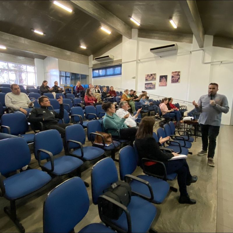 Foto da Notícia Servidores municipais participam de capacitação em primeiros socorros