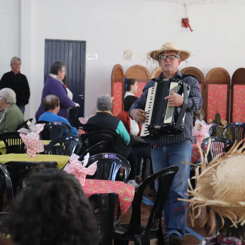 Foto de capa da notícia: Arraiá do CRAS reúne música, alegria e tradição em Poço das Antas