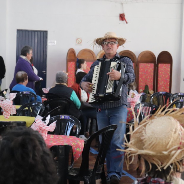 Foto de capa da notícia: Arraiá do CRAS reúne música, alegria e tradição em Poço das Antas