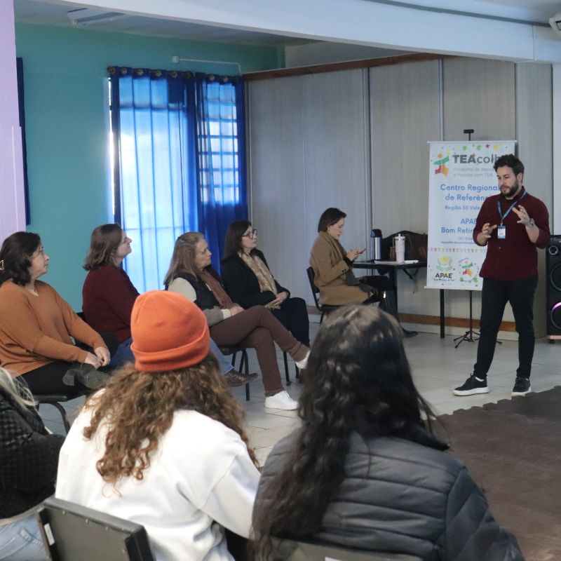 Foto de capa da notícia: Atendentes da Educação Infantil participam de capacitação com o TEAcolhe
