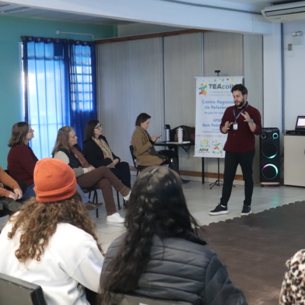 Foto de capa da notícia: Atendentes da Educação Infantil participam de capacitação com o TEAcolhe
