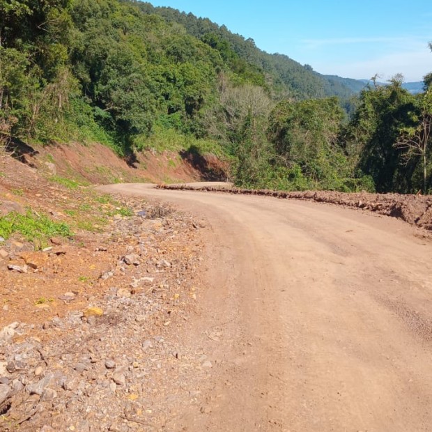 Foto de capa da notícia: Município reforça infraestrutura viária com melhorias em Boa Vista e Santa Inês