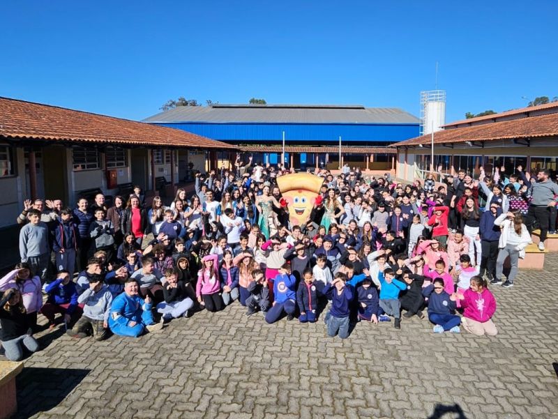 Foto de capa Dia Mundial da Pizza: Marguerito e Soberanas visitam escolas de Serafina Corrêa