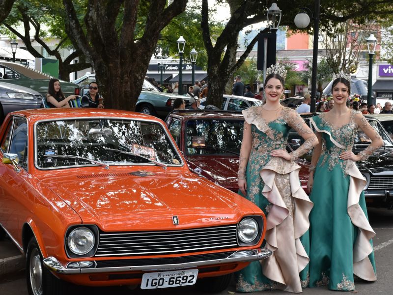 Foto de capa Paixão sobre rodas movimenta Serafina Corrêa no 11º Encontro de Veículos Antigos
