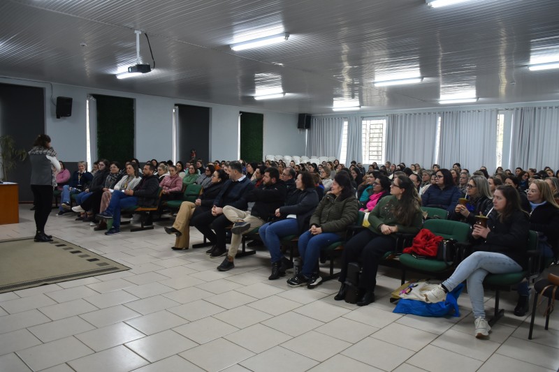 Secretaria de Educação promove segunda etapa da formação pedagógica para educadores da rede municipal