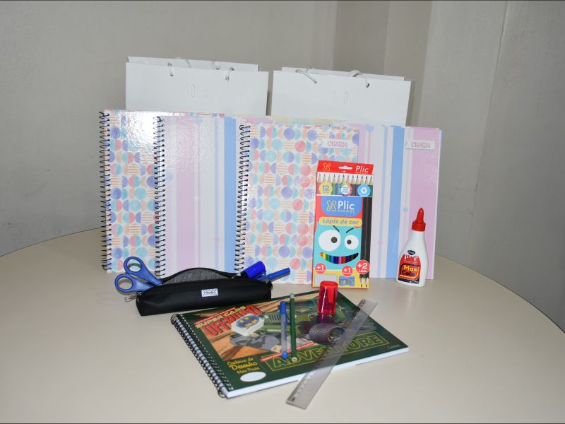 Secretaria de Trabalho e Desenvolvimento Econômico entrega kits escolares para trabalhadores que retomarem os estudos