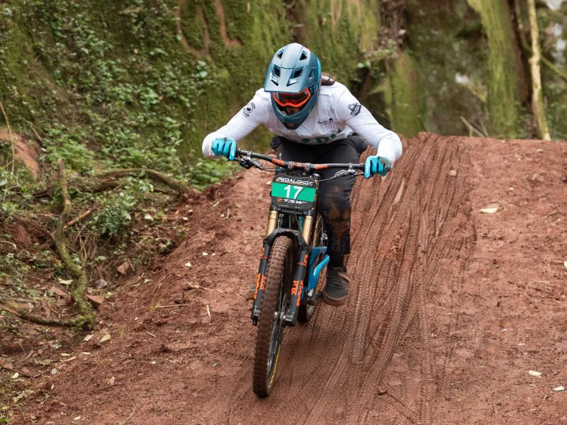 Downhill do Talian: competição de ciclismo radical reúne dezenas de atletas em Serafina Corrêa