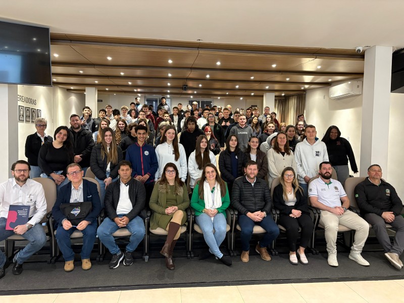 Vereador Juvenil: alunos do 9º ano de Serafina Corrêa participam de atividade na Câmara