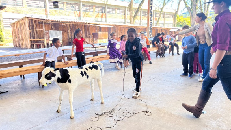 Atividades Culturais movimentam o Acampamento Farroupilha com participação de alunos da Rede Municipal