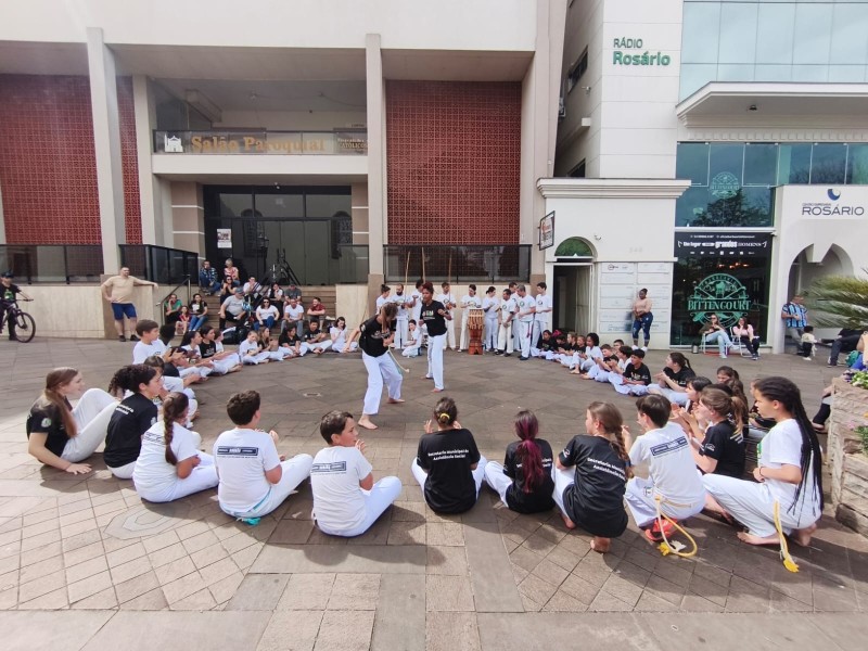 Secretaria de Assistência Social oferece oficina de capoeira