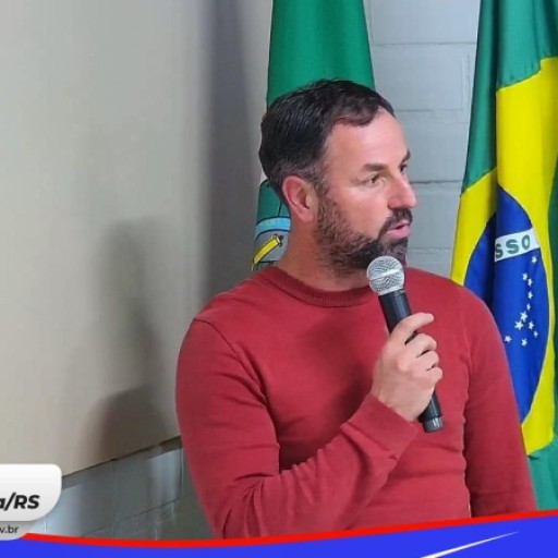 Foto de capa da notícia: Vice-prefeito e secretário da saúde ocupa a tribuna livre