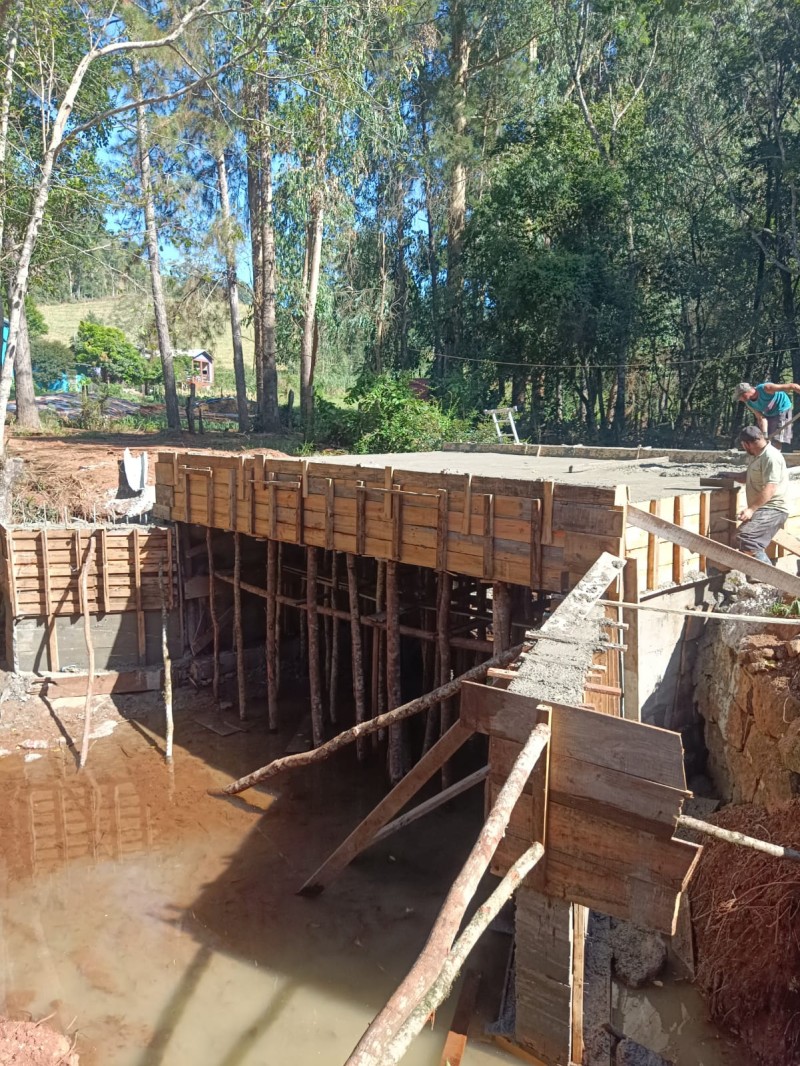 Foto de capa Ponte de concreto está sendo construída na Linha Formenton em Marcelino Ramos