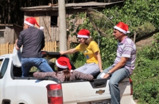 Foto de capa PREFEITO DISTRIBUI MAIS DE 500 UNIDADES DE LÂMPADAS DE NATAL A COMUNIDADE JAQUIRANENSE.