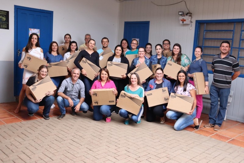 Foto de capa NOVOS NOTBOOKS/LAPTOPS PARA PROFESSORES E PROFESSORAS DA REDE MUNICIPAL DE ENSINO