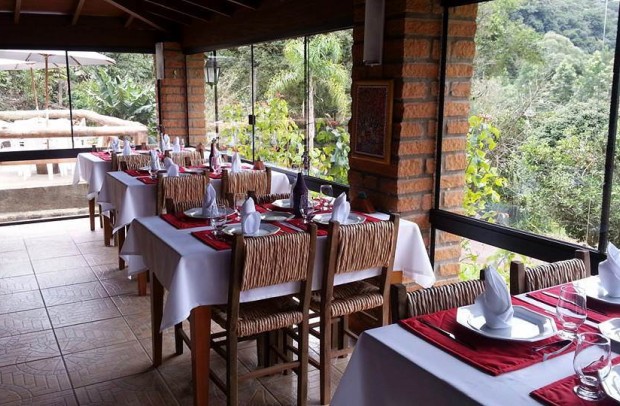 Buffet com comida colonial alemã