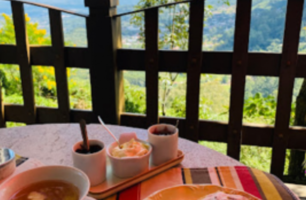 Além do antiquário, uma cafeteria com vista privilegiada