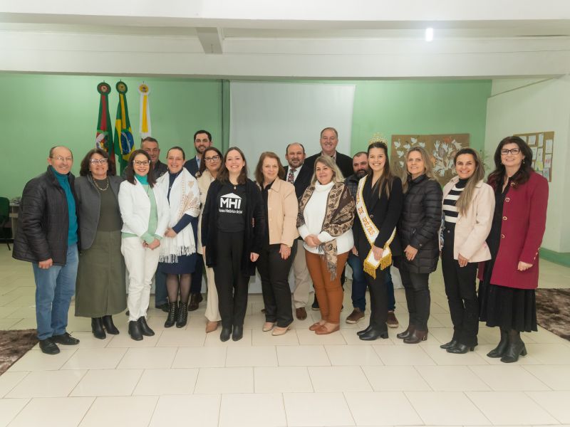 Foto de capa da notícia Sessão Solene em homenagem ao Dia Municipal da Cultura e da Paz