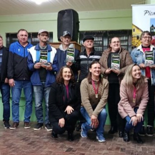 Foto de capa da notícia: VEREADORES PARTICIPAM E FAZEM ENTREGO DA PREMIAÇÃO DA CANASTRA