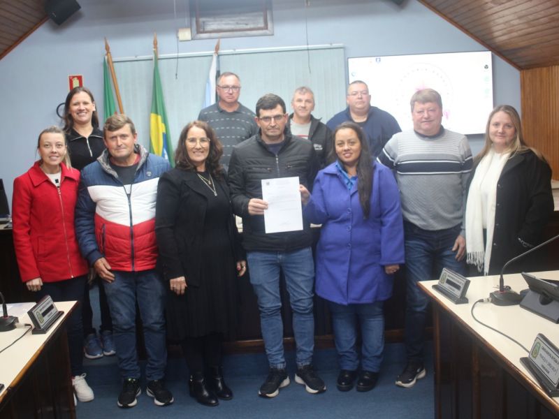 Foto de capa da notícia MOÇÃO DE PESAR É ENTREGUE A FAMILIARES DE GILBERTO INACIO SCHAAB