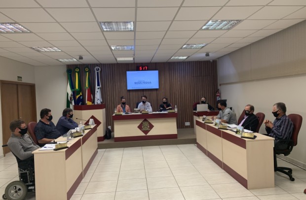 Foto de capa da notícia: Câmara recebe apresentação do Plano Municipal de Educação.