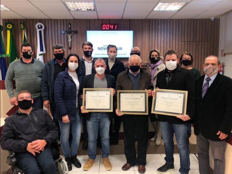 Foto de capa da notícia Vereadores abrem Agosto com entrega de Moções a Vinícolas Paduenses Premiadas