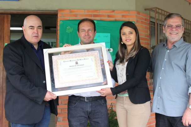 Foto de capa da notícia: Vereador entrega Moção de Aplausos ao Parque Zoológico de Sapucaia do Sul