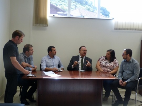 Foto de capa da notícia: Presidente da Câmara de Nova Pádua participa de encontro com o Deputado Federal Mauro Pereira (PMDB-RS)