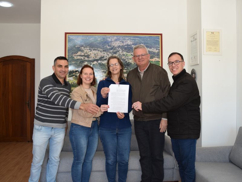 Foto de capa da notícia: Prefeitura de Nova Petrópolis firma termo de fomento com três escolas