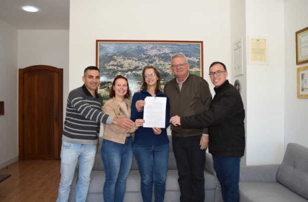 Foto de capa da notícia: Prefeitura de Nova Petrópolis firma termo de fomento com três escolas