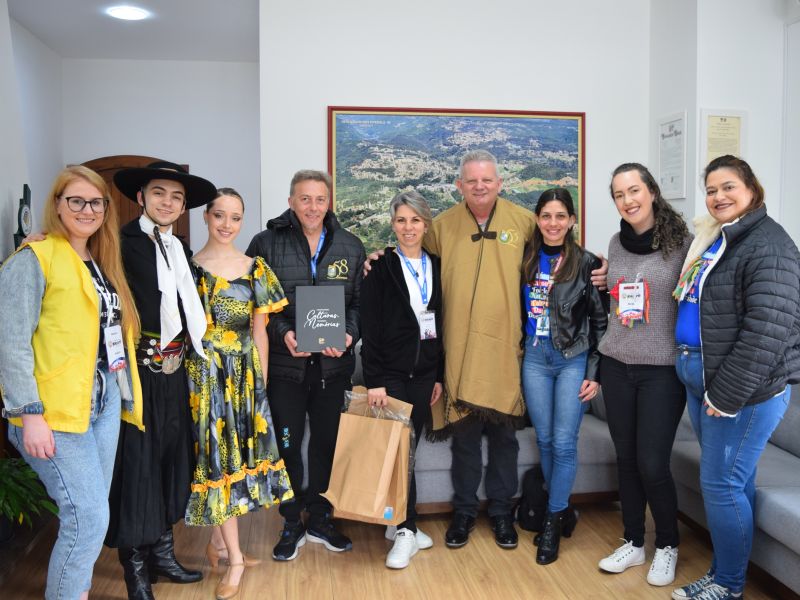 Foto de capa da notícia: Administração Municipal recebe visita do grupo Ballet de Arte Folclórico Argentino (BAFA), da Argentina