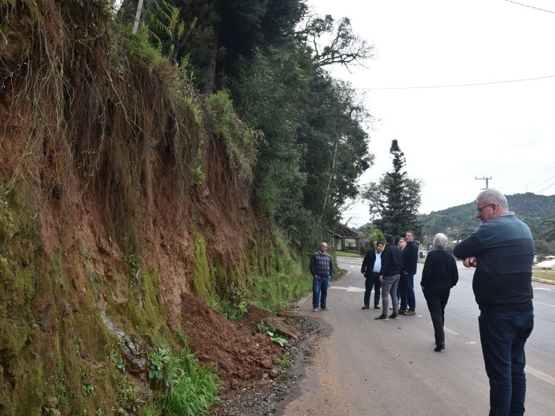 Foto de capa da notícia: Diretor-presidente da EGR visita pontos críticos da ERS-235 em Nova Petrópolis
