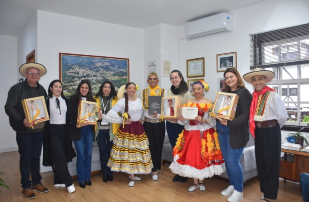 Foto de capa da notícia: Administração Municipal recebe visita do grupo Danza Colombia Internacional, da Colômbia