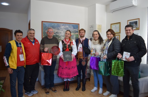 Foto de capa da notícia: Prefeitura de Nova Petrópolis recebe o grupo Lechowia Dance Company do Canadá