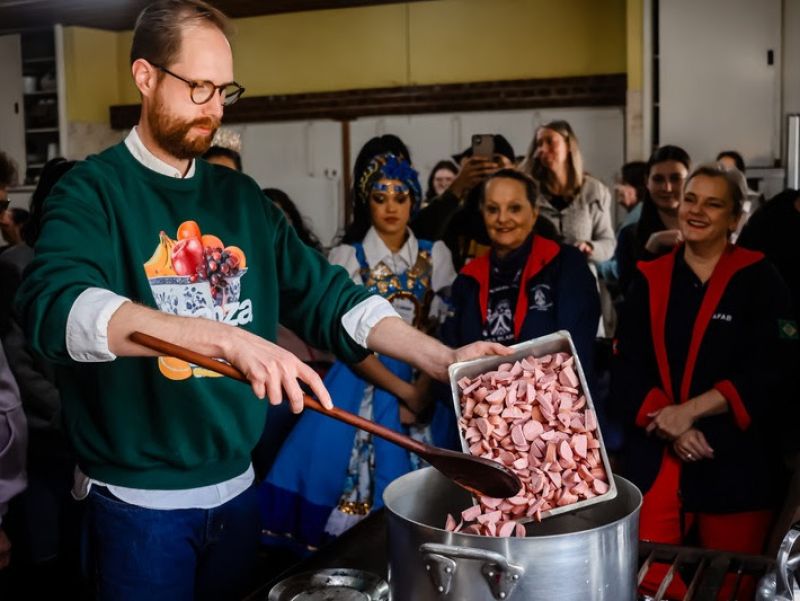 Foto de capa da notícia: Sabor e cultura na atração Panelas da Diversidade, do 52º Festival Internacional de Folclore de Nova Petrópolis