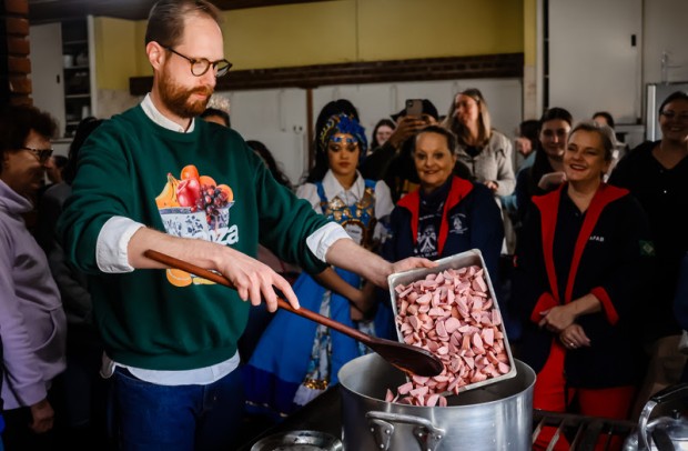 Foto de capa da notícia: Sabor e cultura na atração Panelas da Diversidade, do 52º Festival Internacional de Folclore de Nova Petrópolis