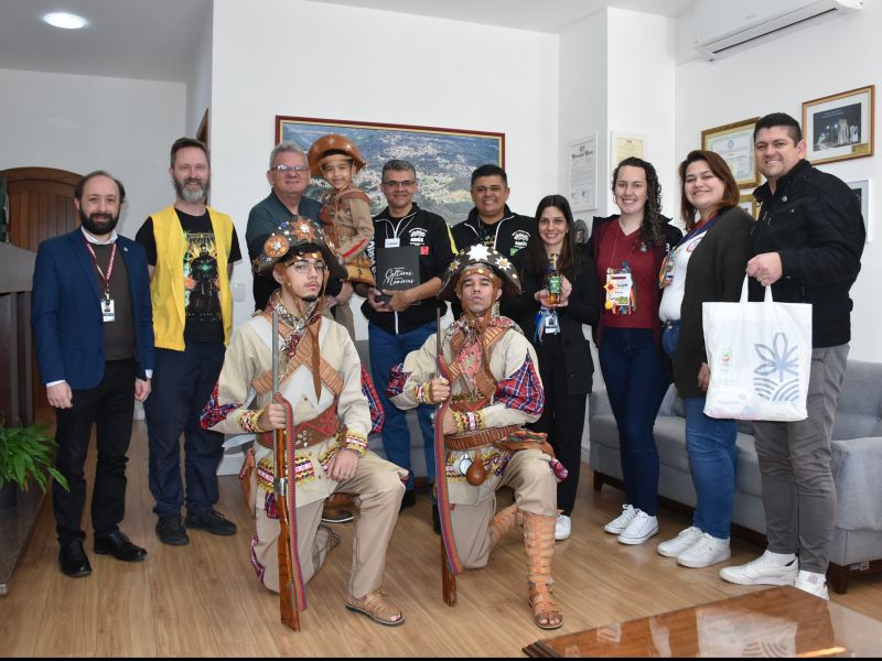 Foto de capa da notícia: Administração Municipal recebe visita do Grupo de Cultura Popular Ariús, da Paraíba