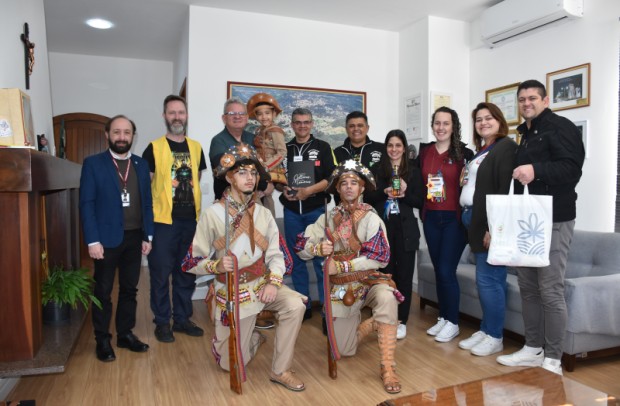 Foto de capa da notícia: Administração Municipal recebe visita do Grupo de Cultura Popular Ariús, da Paraíba