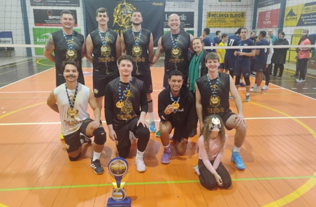 Foto de capa da notícia: Thunder vence o VRE e conquista o Campeonato Municipal de Voleibol Masculino