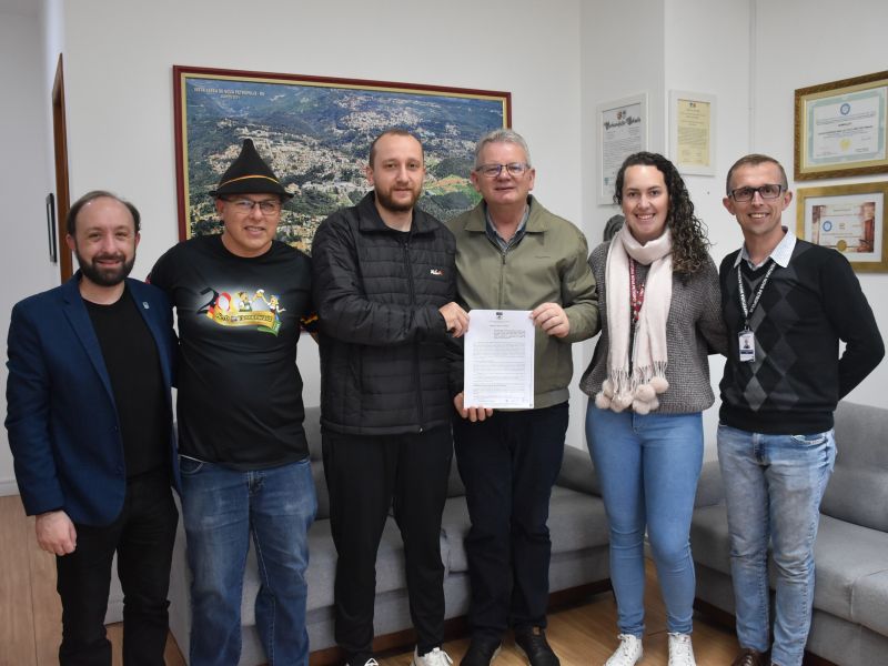 Foto de capa da notícia: Prefeitura de Nova Petrópolis firma parceria para realização do 20º Kerb im Tannenwald