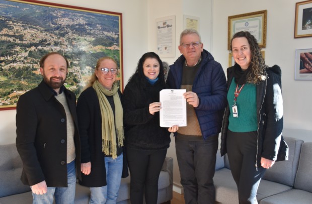Foto de capa da notícia: Prefeitura de Nova Petrópolis firma parceria para realização do 25º Festival Municipal de Música Estudantil