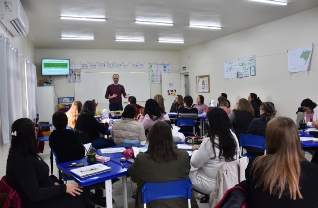 Foto de capa da notícia: Secretaria de Educação de Nova Petrópolis promove Formação Alfabetiza Tchê para professores da Rede Municipal de Ensino
