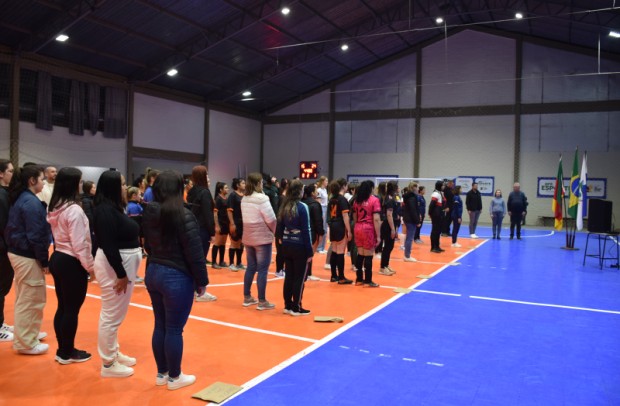 Foto de capa da notícia: XXV Campeonato Municipal de Futsal Feminino tem início em Nova Petrópolis